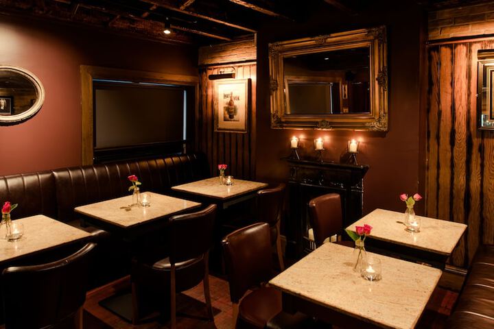 Lounge 50 of 89