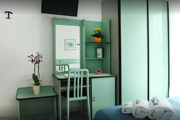 Room 6 of 54