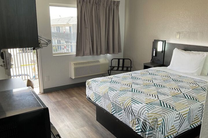 Room 14 of 50