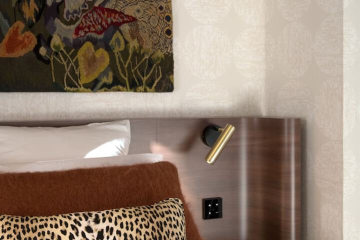 Room 19 of 285
