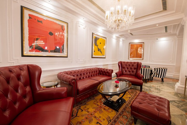 Lounge 143 of 159