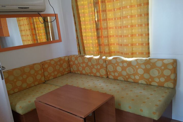 Room 7 of 8