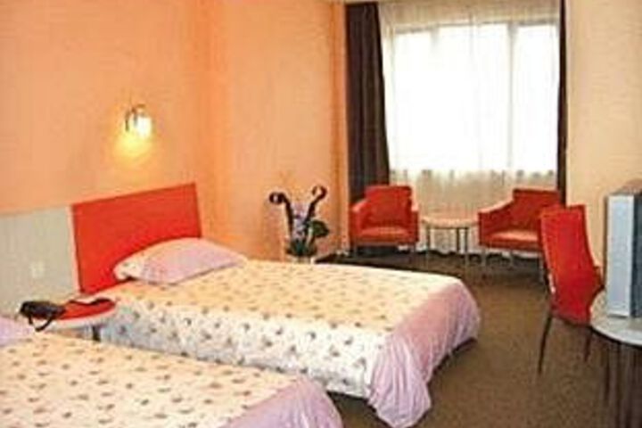 Room 9 of 11