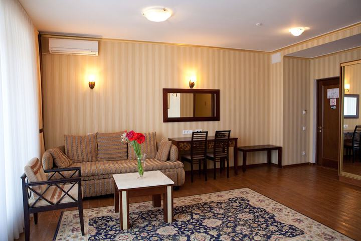 Room 16 of 38