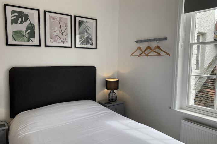 Room 28 of 85