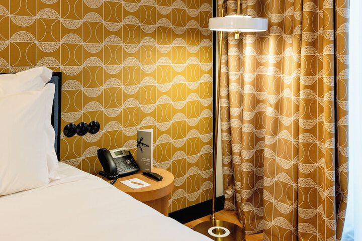 Room 9 of 34