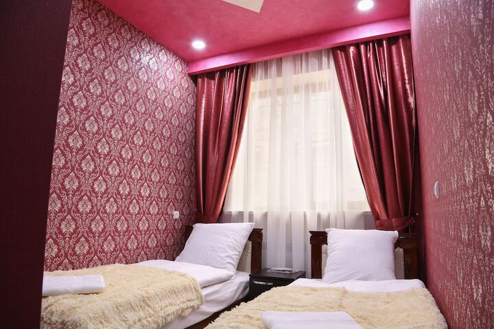 Room 6 of 30