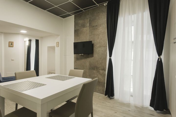 Room 45 of 182