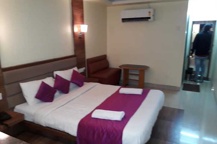 Room 11 of 27