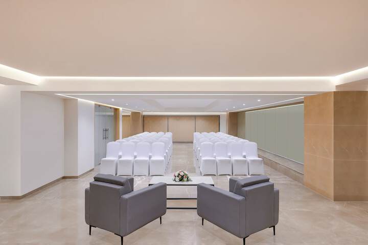 Ballroom/Hall 29 of 44