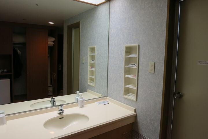 Room 9 of 173