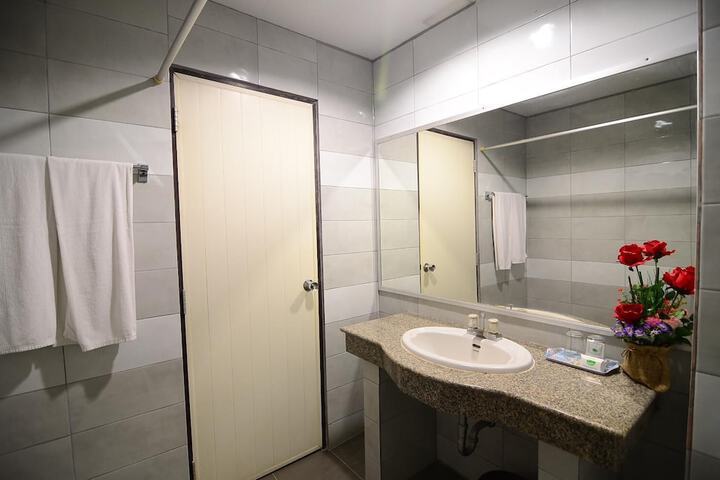 Room 16 of 27
