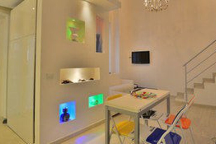 Room 52 of 71