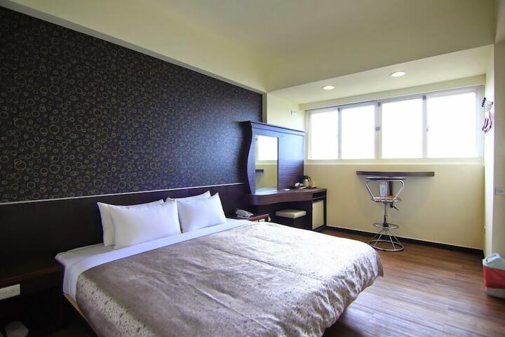 Room 28 of 49