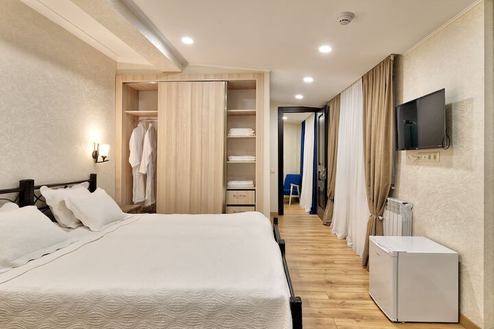 Room 15 of 36