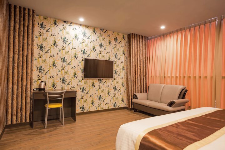 Room 28 of 65
