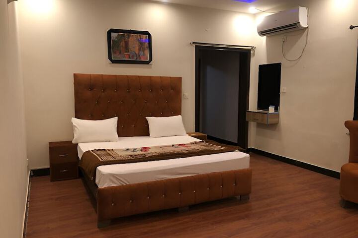 Room 2 of 11