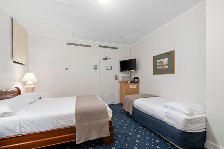 Room 42 of 79