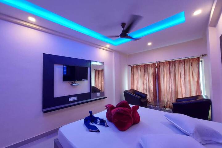Room 5 of 16