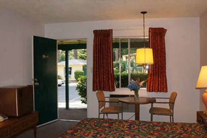 Room 13 of 16