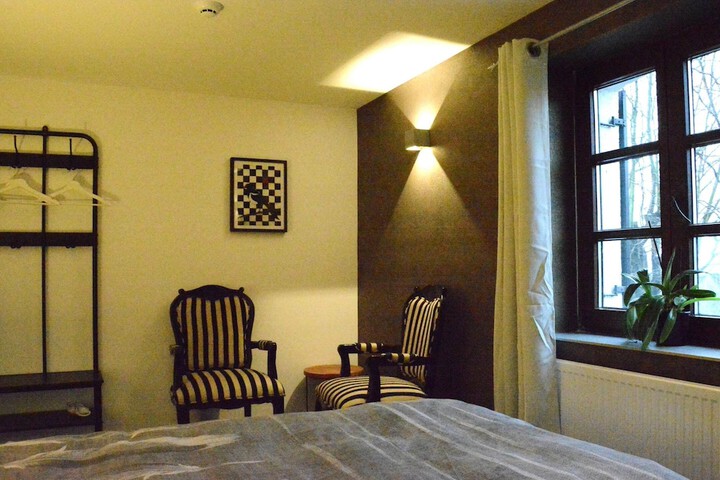Room 5 of 38