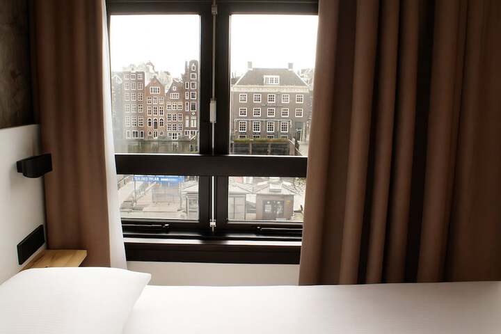Room 62 of 94