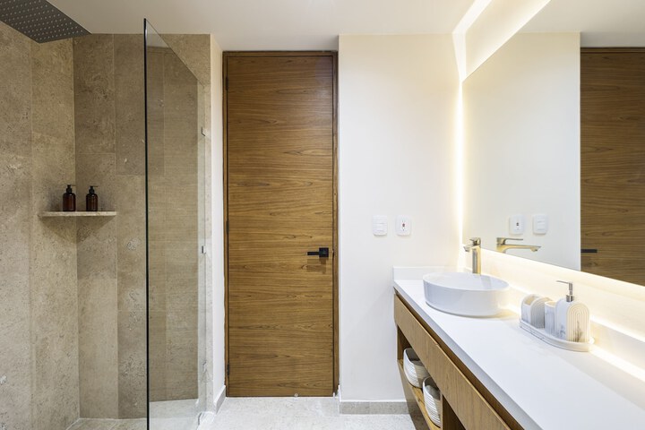 Room 105 of 179