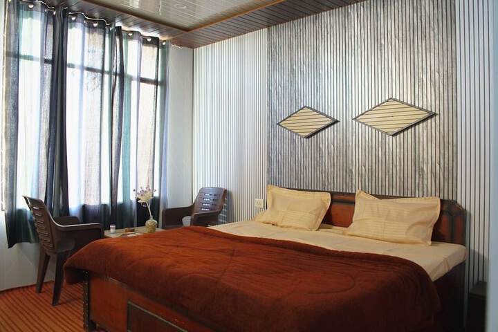 Room 9 of 34