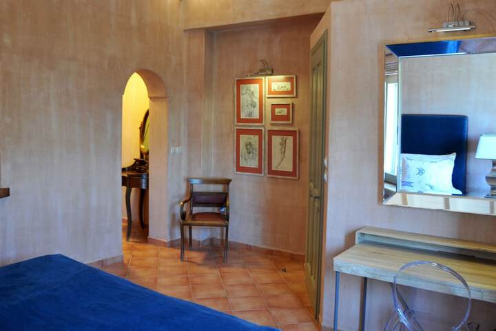 Room 6 of 36