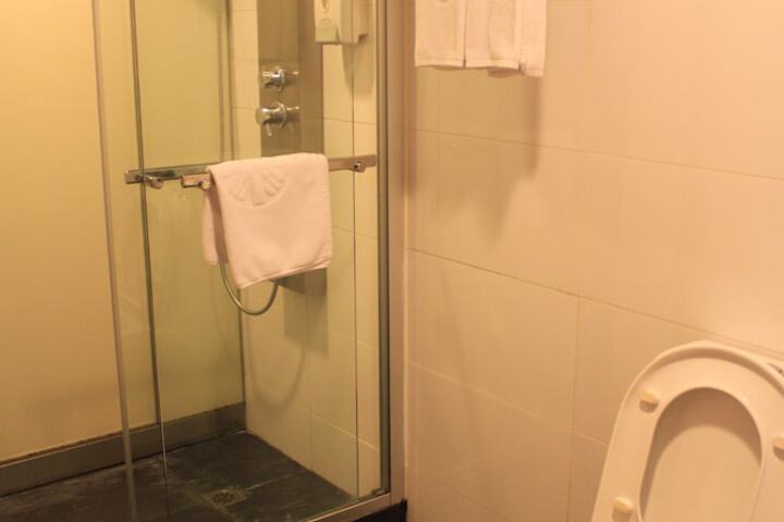Room 30 of 40
