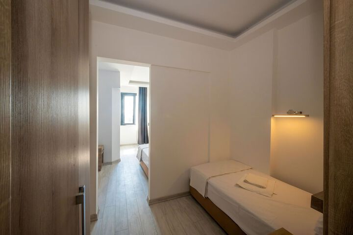 Room 9 of 22