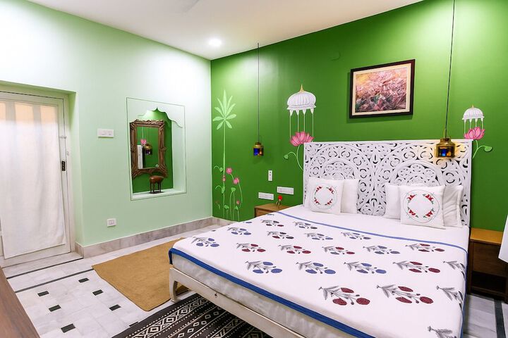 Room 42 of 85