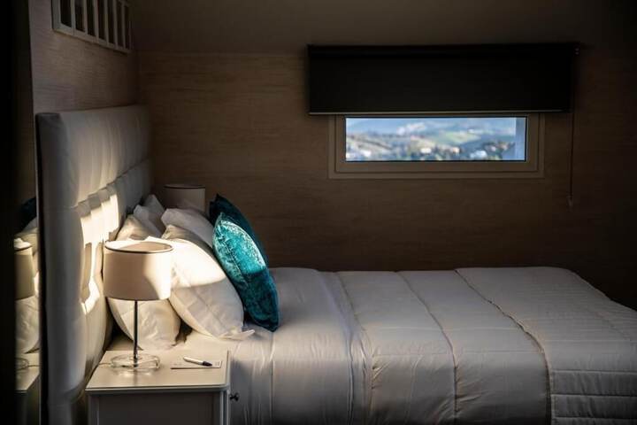 Room 4 of 35