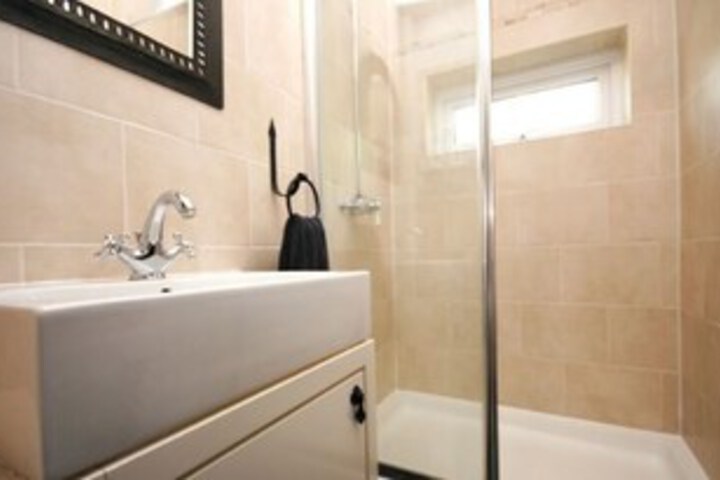 Room 2 of 31