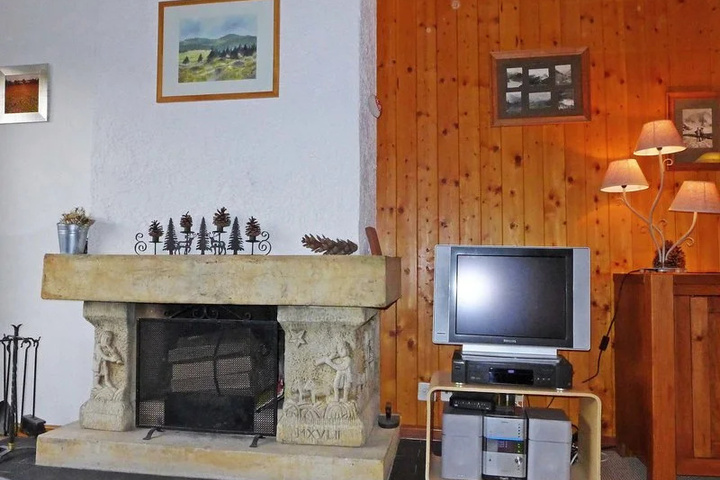 Room 2 of 2