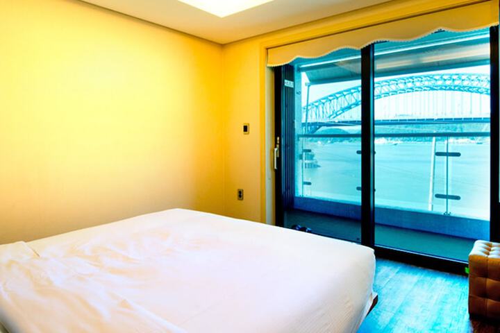 Room 29 of 74