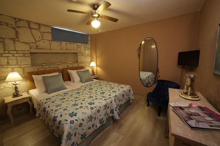 Room 8 of 35