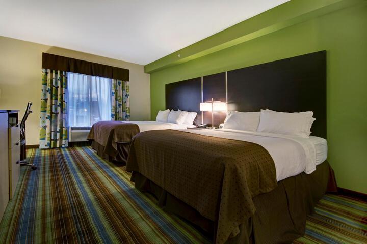2 Queen Beds (2 of 11)