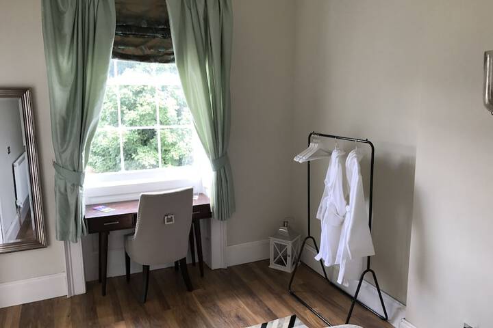 Room 2 of 8