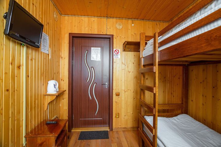 Room 3 of 76