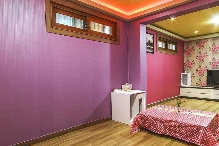 Room 8 of 17