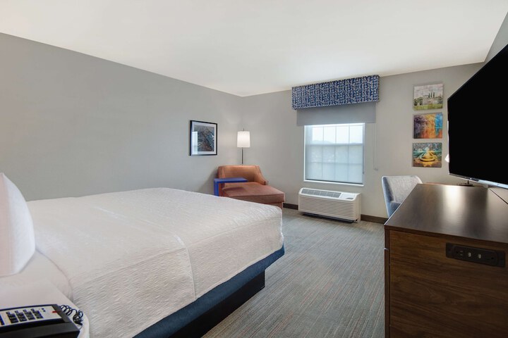 1 King Bed (15 of 16)
