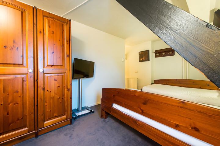 Room 7 of 57
