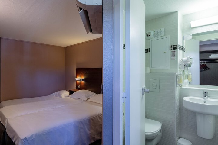 Room 11 of 36
