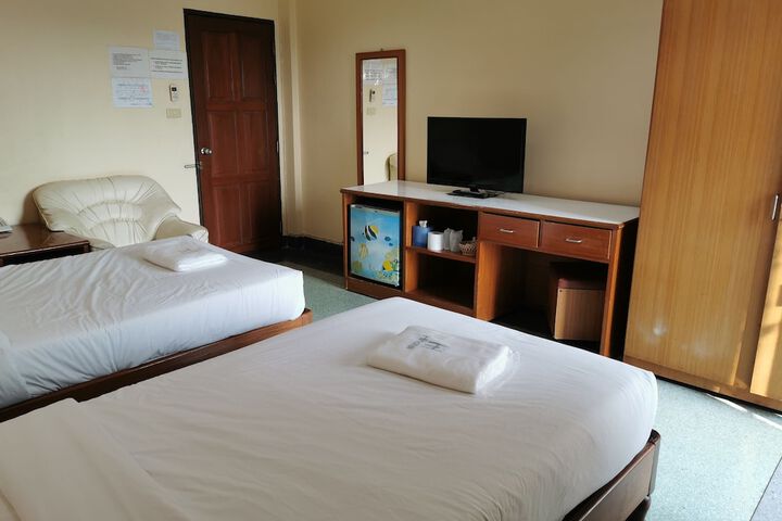 Room 7 of 108
