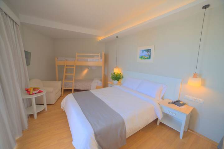 Room 7 of 208