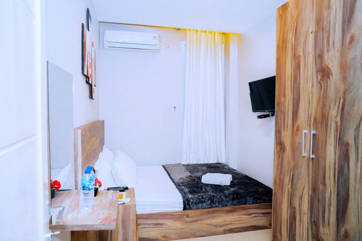 Room 17 of 43
