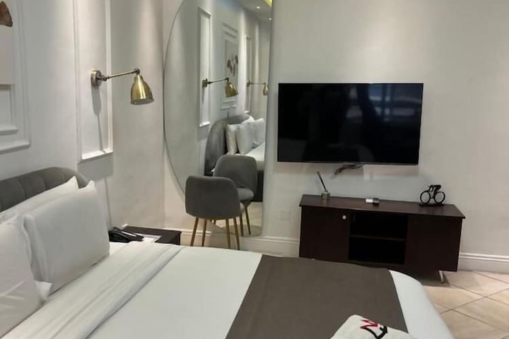 Euphoria Hotel & Suites by House 9