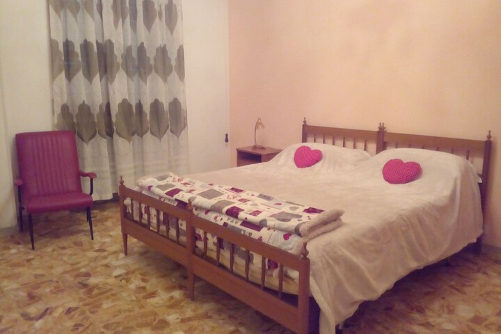 Room 13 of 16