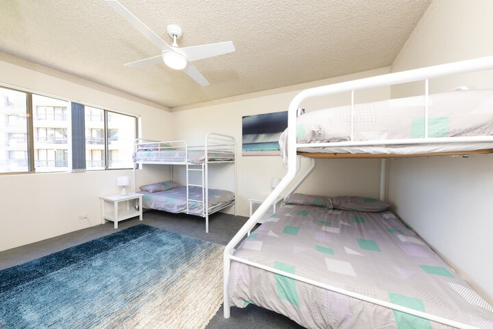 Room 2 of 10